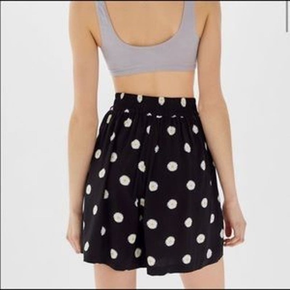 NWT Urban Outfitters Women's Black Daisy Tie Waist High Rise‎ Shorts. Size M - Picture 2 of 6